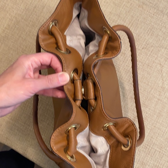 Michael Kors Astor grommet ring tote in brown leather - Picture 7 of 8